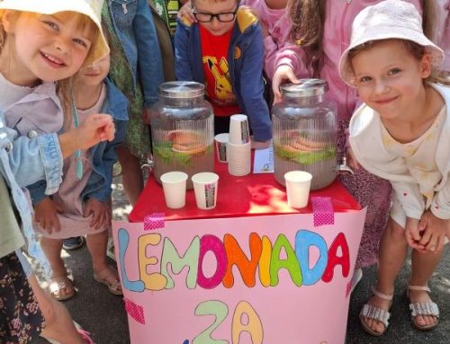 Lemoniada za piękny uśmiech-przedszkolaki niosą pomoc