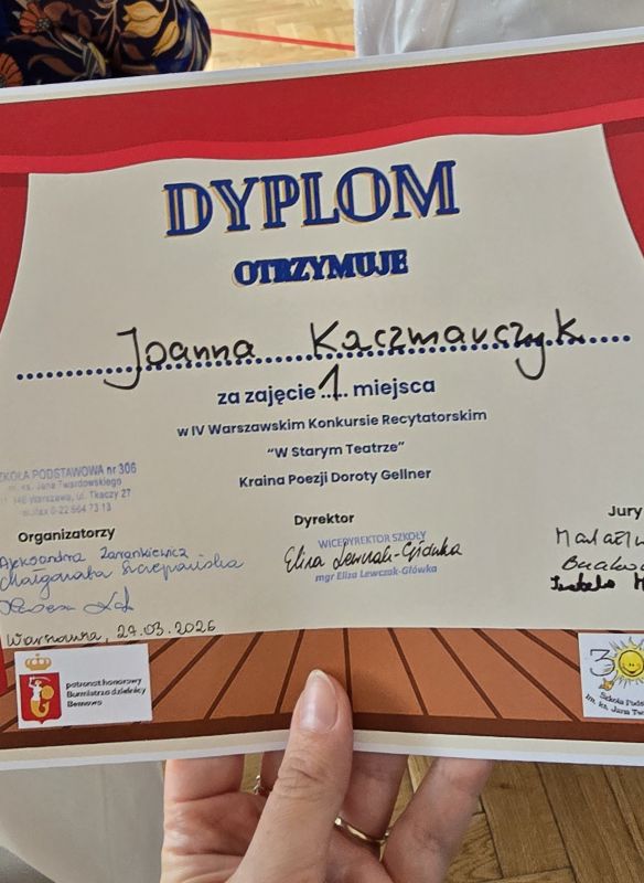 dyplom za pierwsze miejsce w konkursie recytatorskim dla Asi